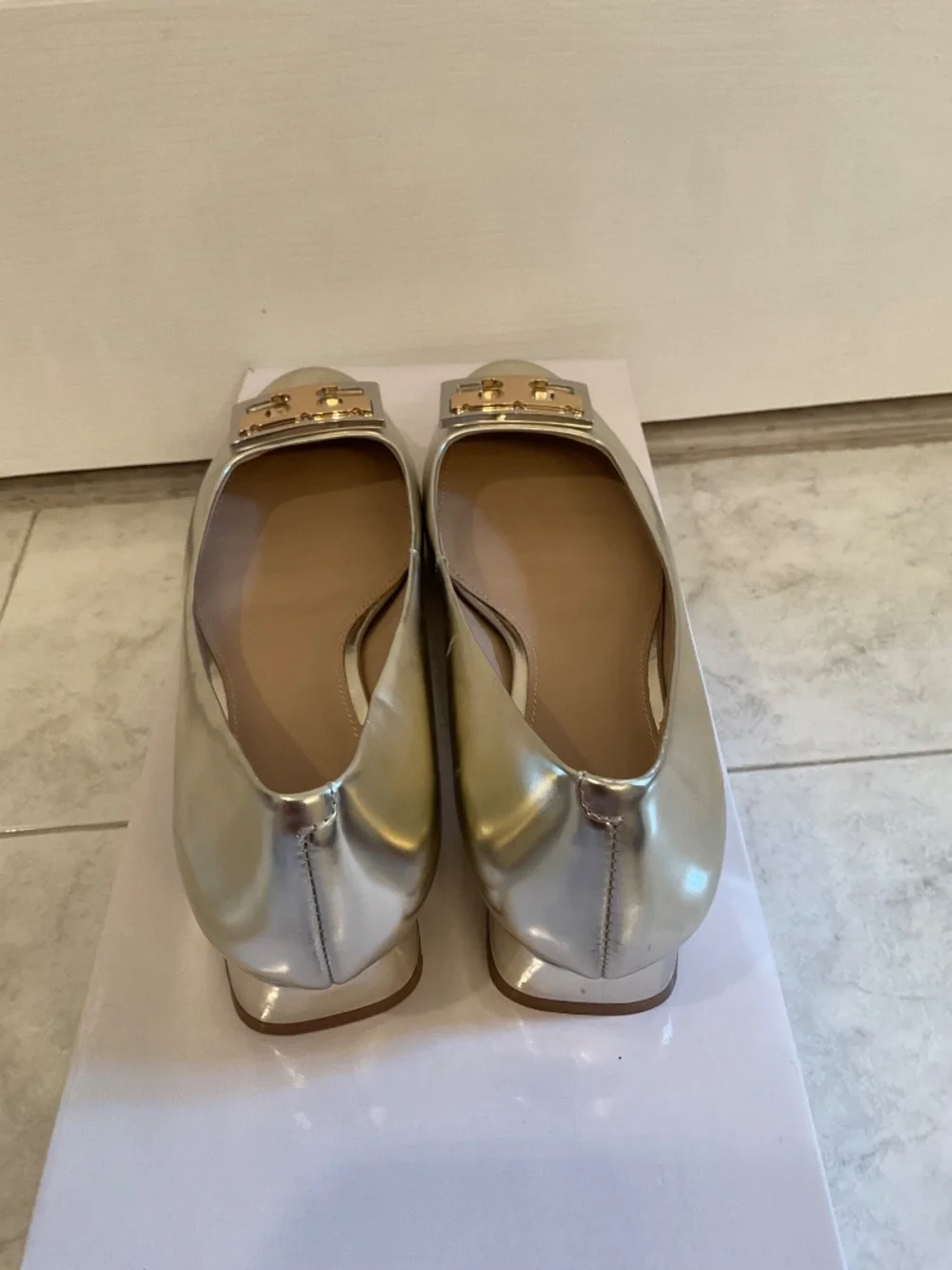 Tory Burch Gold Metallic Leather Slip on T Shoes Size 9M ~NEW - Picture 5 of 8